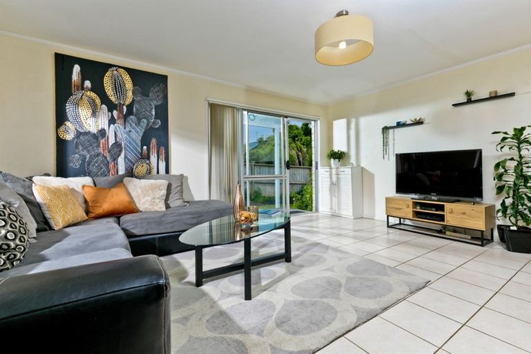 Photo of property in 1/24 Woodglen Road, Glen Eden, Auckland, 0602