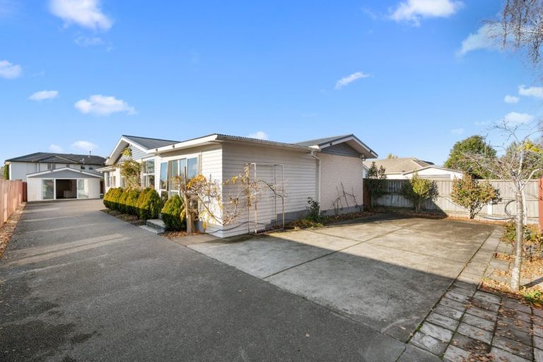 Photo of property in 424 Memorial Avenue, Burnside, Christchurch, 8053
