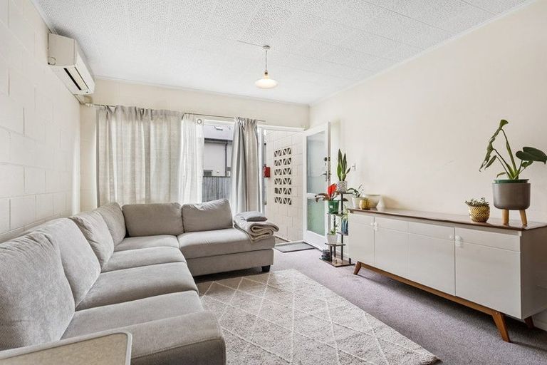 Photo of property in 2/53 Brockworth Place, Riccarton, Christchurch, 8011