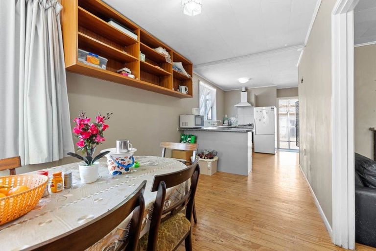 Photo of property in 12 Ussher Place, Pakuranga Heights, Auckland, 2010