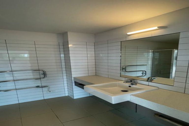 Photo of property in Bella Vista, 2d/84 Gunner Drive, Te Atatu Peninsula, Auckland, 0610