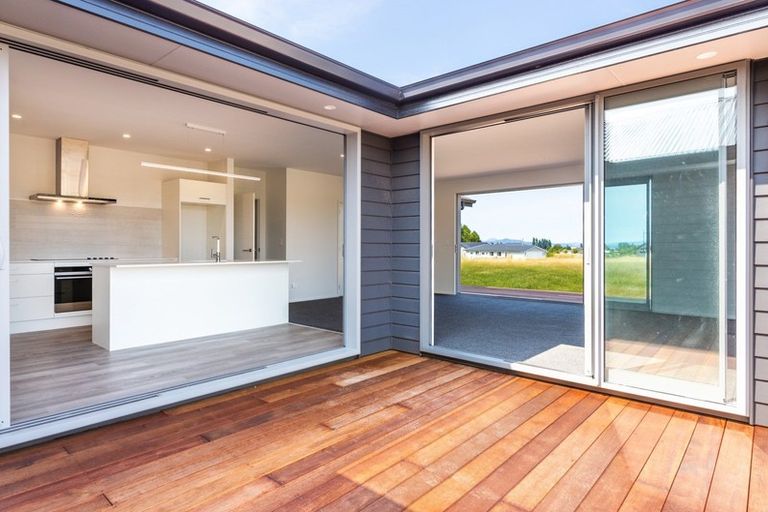 Photo of property in 10 Lancewood Way, Kinloch, Taupo, 3377
