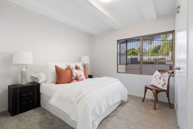 Photo of property in 21a Garadice Road, Rothesay Bay, Auckland, 0630