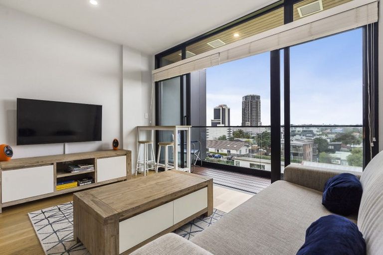 Photo of property in Frank Sargeson Apts, 306/74 Anzac Street, Takapuna, Auckland, 0622