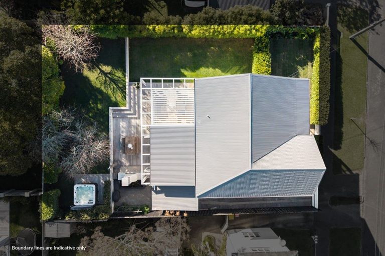 Photo of property in 28 Princes Street, Northcote Point, Auckland, 0627