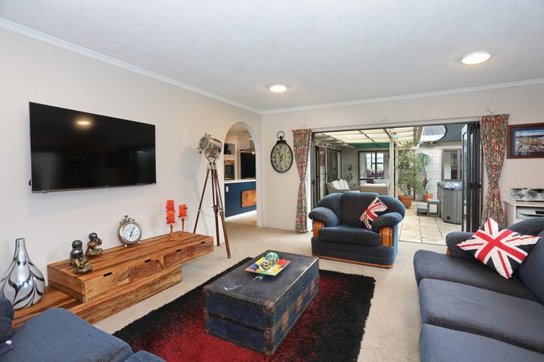 Photo of property in 10 Aitken Street, Bulls, 4818