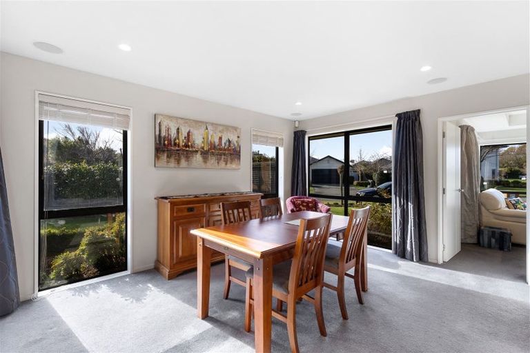 Photo of property in 5 Donovan Place, Aidanfield, Christchurch, 8025