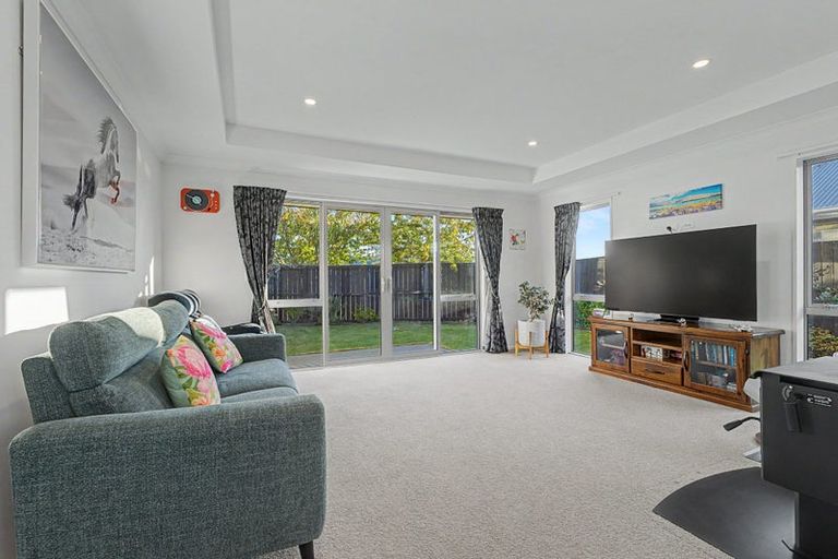 Photo of property in 12 Oakdene Place, Halswell, Christchurch, 8025