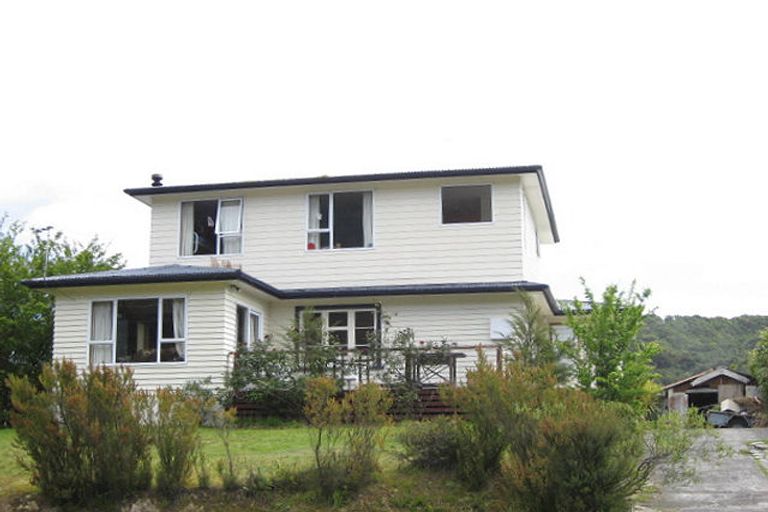 Photo of property in 147 Waikawa Road, Picton, 7220