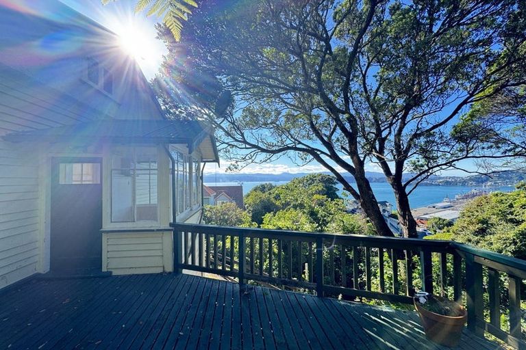 Photo of property in 2/51 Barnard Street, Wadestown, Wellington, 6012