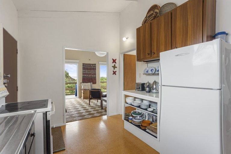 Photo of property in 36 North Piha Road, Piha, 0772