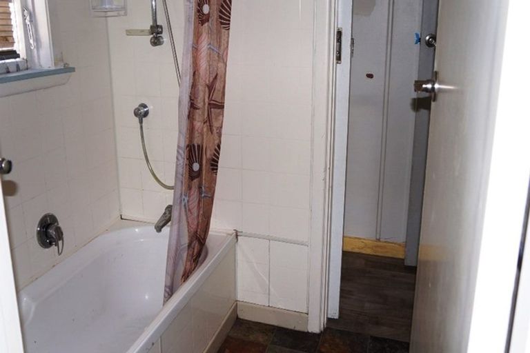 Photo of property in 25 Collins Road, Melville, Hamilton, 3206