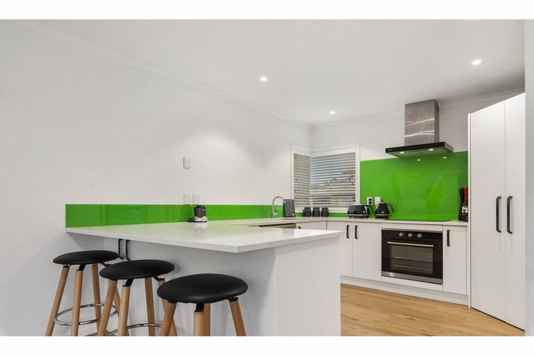 Photo of property in 33/64 Kawaha Point Road, Kawaha Point, Rotorua, 3010