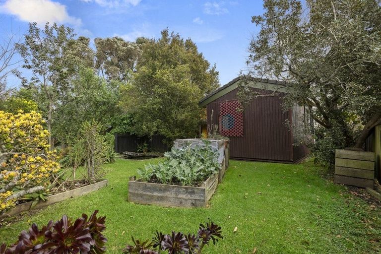 Photo of property in 9 Warden Place, Mangere Bridge, Auckland, 2022