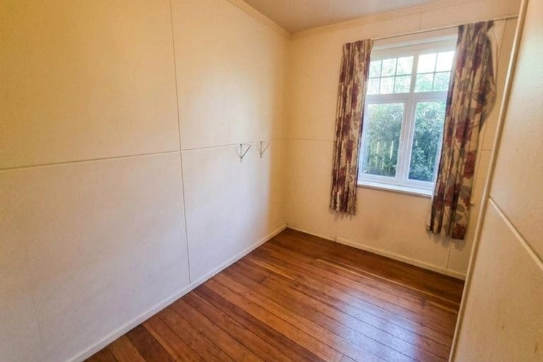 Photo of property in 9 Terrace Road, Titahi Bay, Porirua, 5022