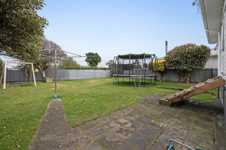 Photo of property in 3 Blenheim Place, Vogeltown, New Plymouth, 4310