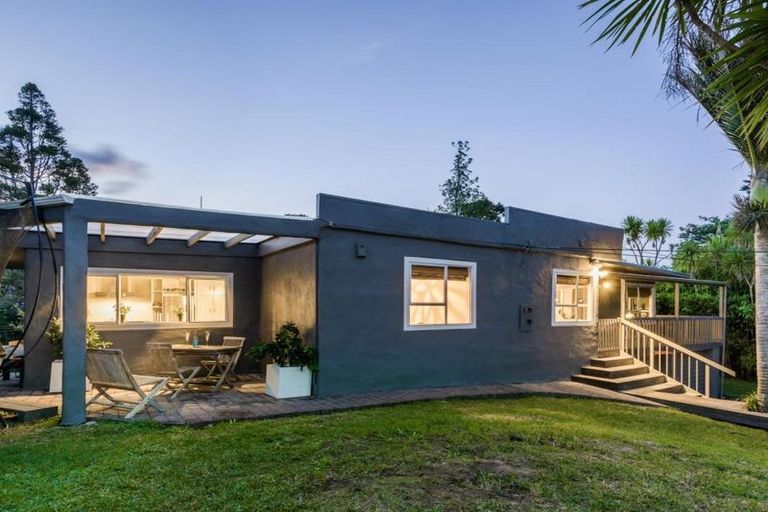 Photo of property in 127 Carter Road, Oratia, Auckland, 0604