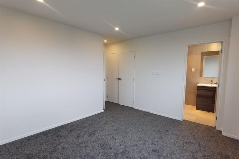 Photo of property in 10 Crestview Rise, Papakura, 2110