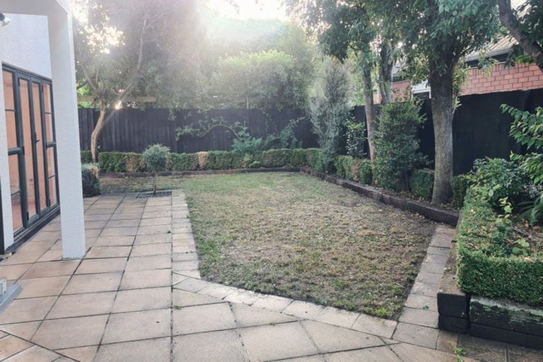 Photo of property in 10b Swanleigh Place, Ilam, Christchurch, 8041