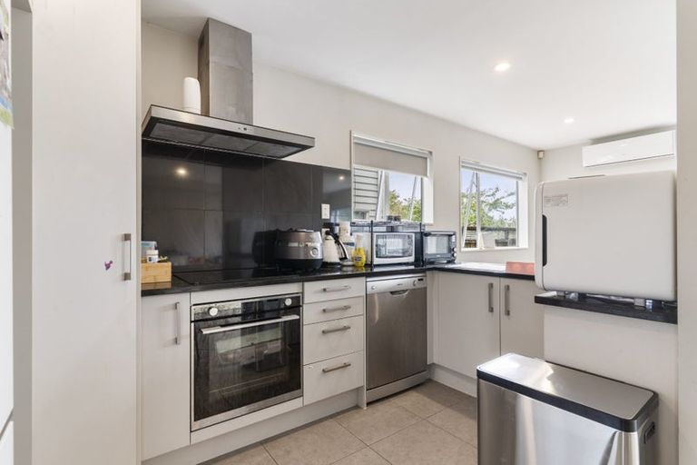 Photo of property in 4/45a Swanson Road, Henderson, Auckland, 0610