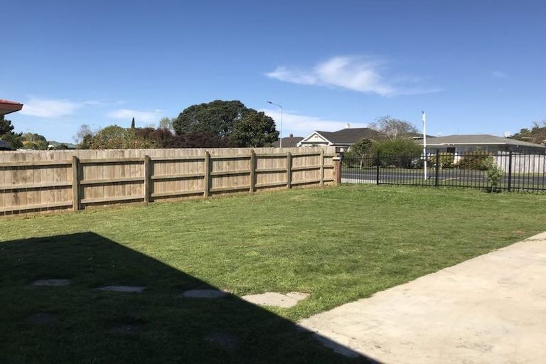 Photo of property in 43 Bradbury Road, Botany Downs, Auckland, 2010