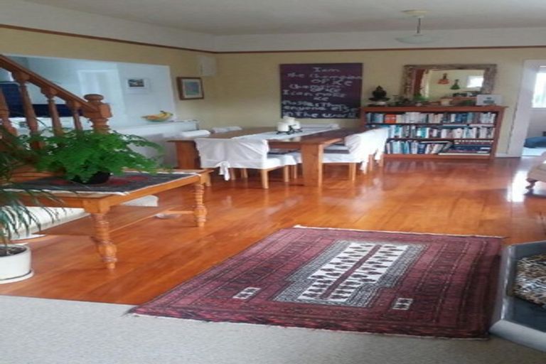 Photo of property in 37 Pukatea Street, Eastbourne, Lower Hutt, 5013