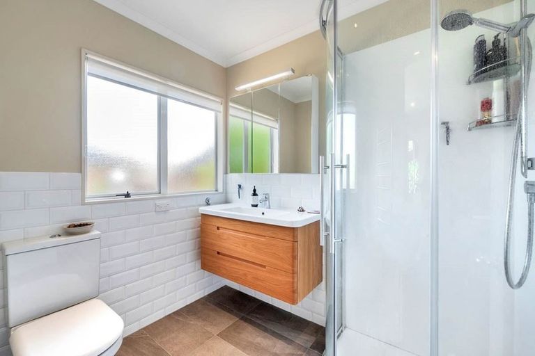 Photo of property in 9 Phoebe Meikle Place, Torbay, Auckland, 0630