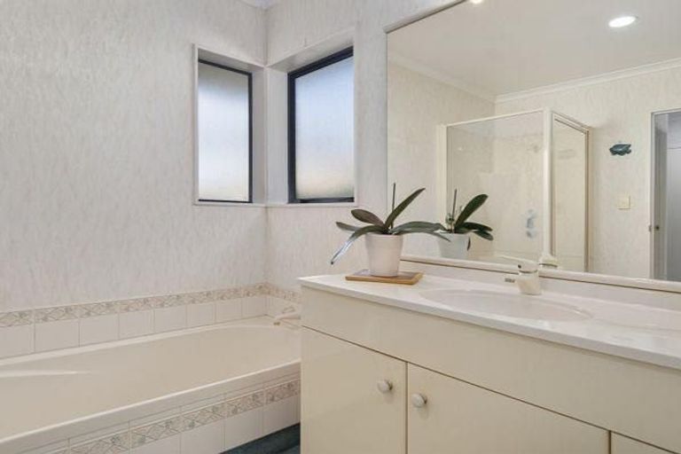 Photo of property in 8 Lynwood Place, Brookfield, Tauranga, 3110