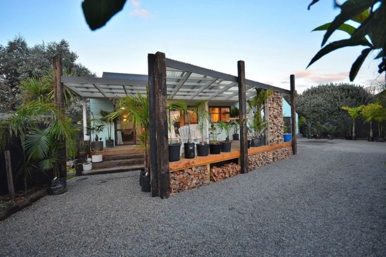 Photo of property in 2 Island View Terrace, Waikanae Beach, Waikanae, 5036