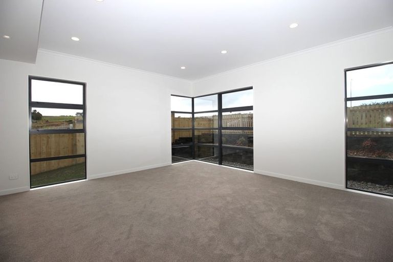 Photo of property in 17 Tautoru Avenue, Orewa, 0931