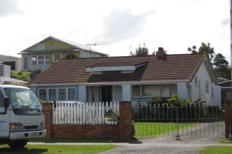 Photo of property in 94 Cornfoot Street, Castlecliff, Whanganui, 4501