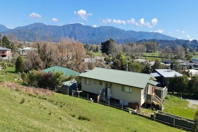 Photo of property in 28 Arapeta Place, Takaka, 7110