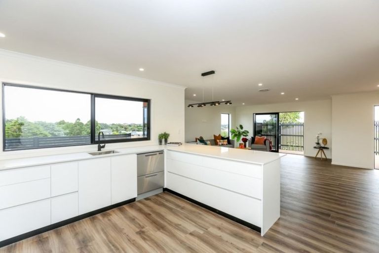 Photo of property in 4 Oliver O'leary Way, Westown, New Plymouth, 4310