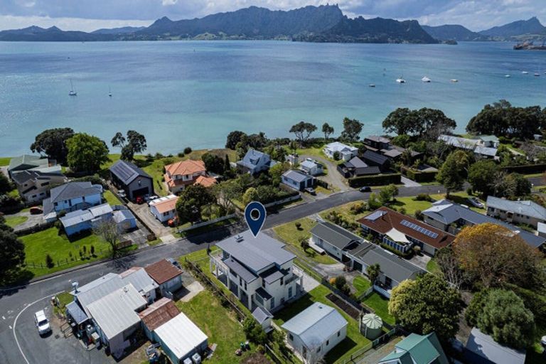 Photo of property in 2 Graham Street, One Tree Point, 0118