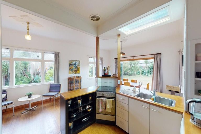 Photo of property in 6 Taranaki Street, Saint Johns Hill, Whanganui, 4501