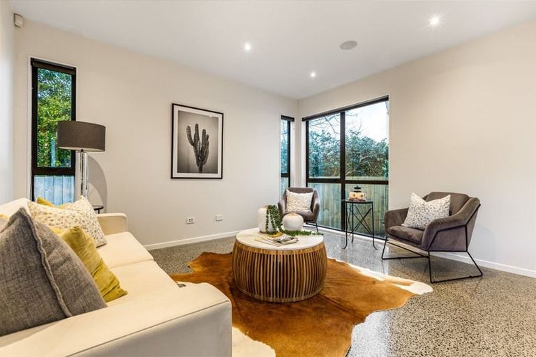 Photo of property in 7b Ballial Place, West Harbour, Auckland, 0618