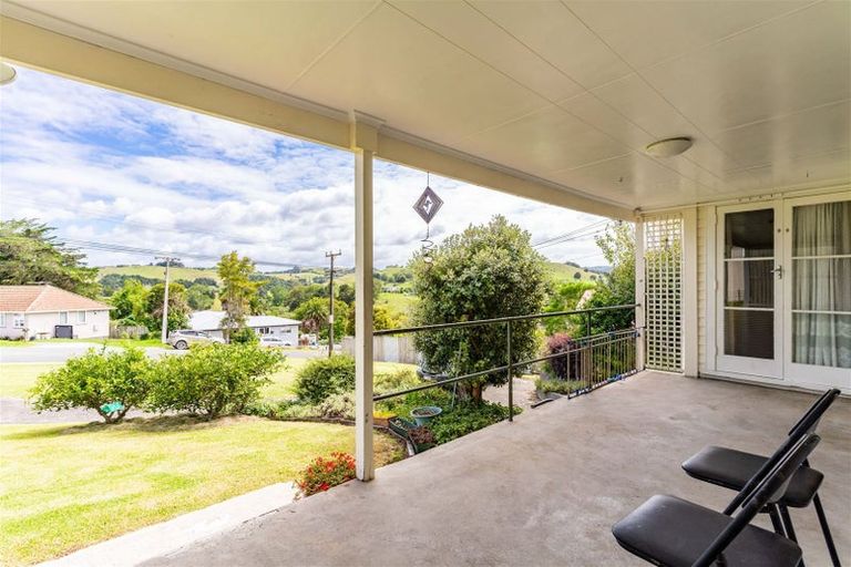 Photo of property in 16 View Street, Maungaturoto, 0520