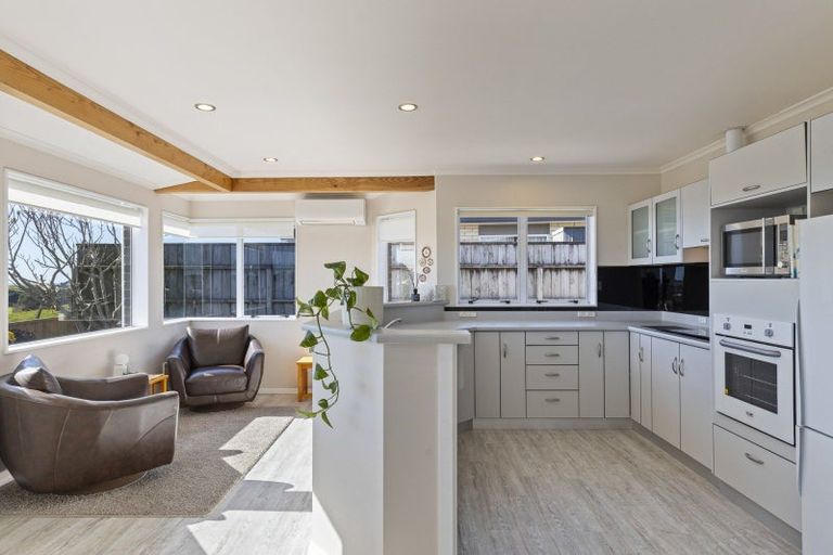 Photo of property in 2/13 Chatswood Grove, Fitzroy, New Plymouth, 4312