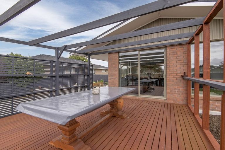 Photo of property in 6 Farnborough Street, Aranui, Christchurch, 8061