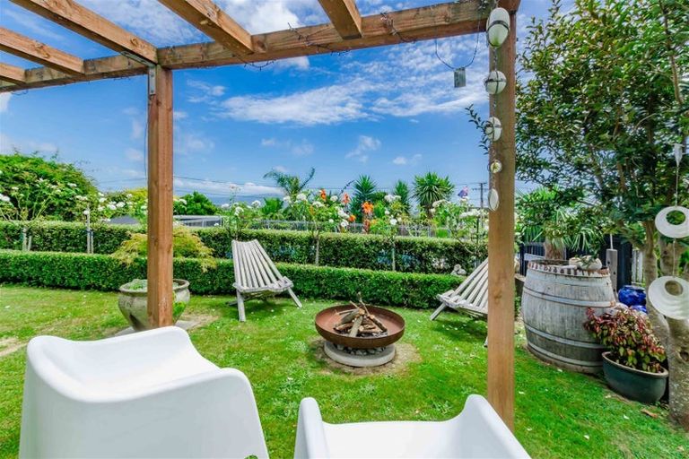 Photo of property in 11 Kotare Street, Waikanae, 5036