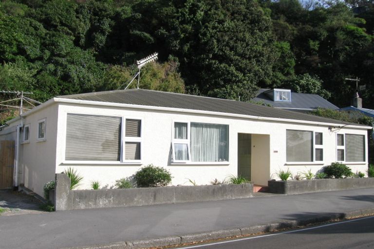 Photo of property in 355 Karaka Bay Road, Karaka Bays, Wellington, 6022