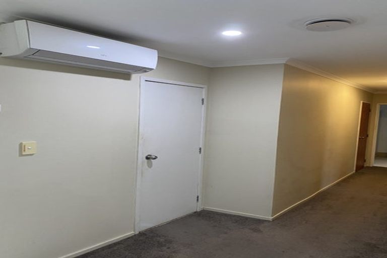 Photo of property in 13 Ballyward Close, East Tamaki, Auckland, 2013