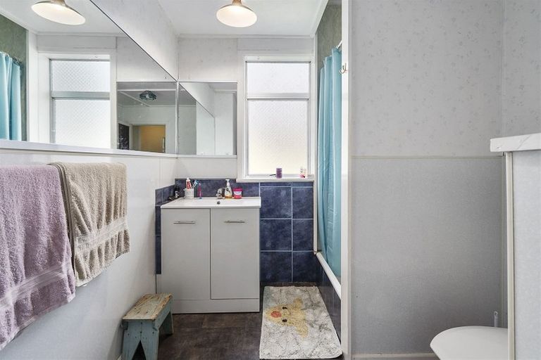 Photo of property in 71 Stanly Street, Eketahuna, 4900