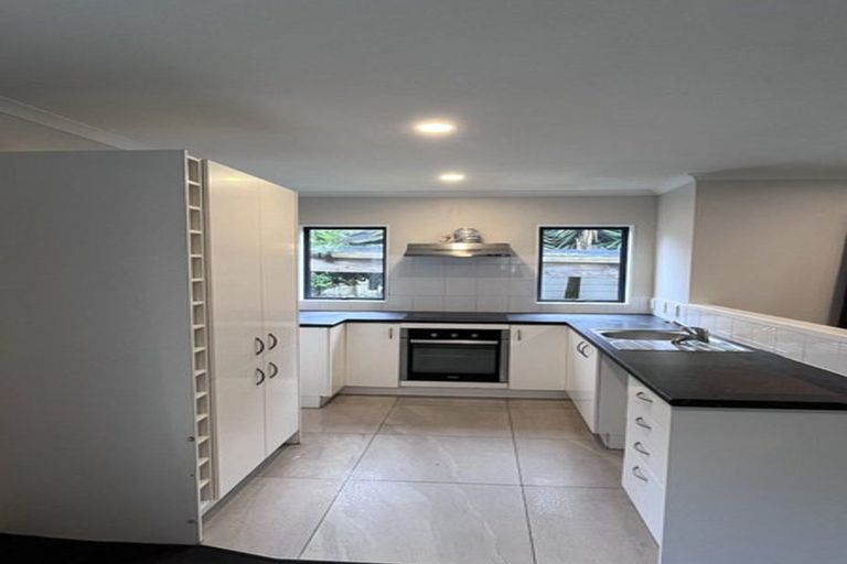 Photo of property in 36 Serwayne Place, Sunnyvale, Auckland, 0612