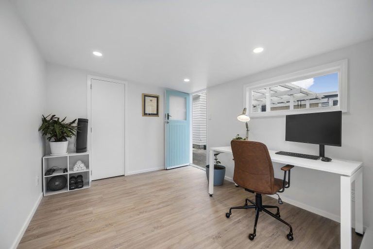 Photo of property in 39 Tuatoru Street, Eastbourne, Lower Hutt, 5013