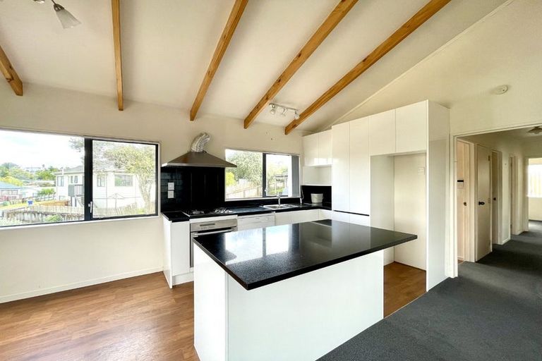 Photo of property in 10 Loughanure Place, Massey, Auckland, 0614