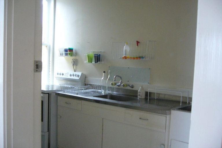 Photo of property in 4 Hawker Street, Mount Victoria, Wellington, 6011