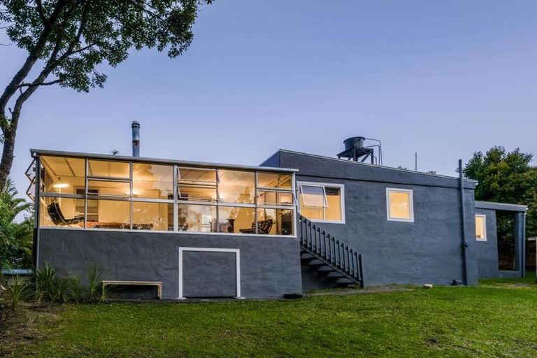 Photo of property in 127 Carter Road, Oratia, Auckland, 0604