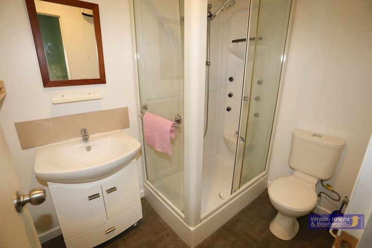 Photo of property in 124 Memorial Avenue, Burnside, Christchurch, 8053