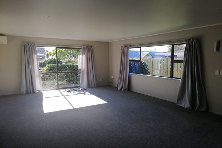 Photo of property in 2/7 Kathleen Place, Rainbow Point, Taupo, 3330